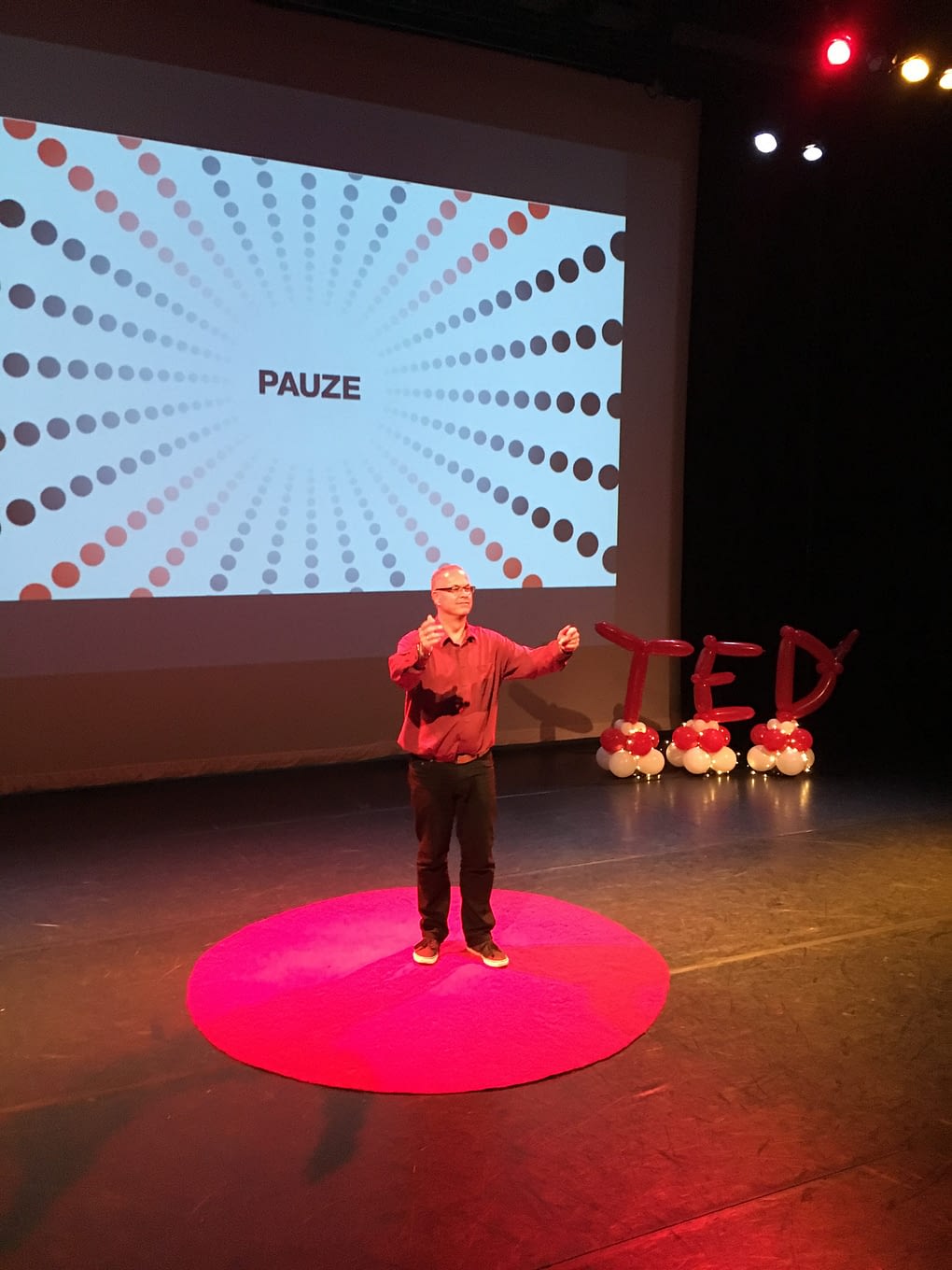 Rudy Veraar op podium TEDxAlmere 2017